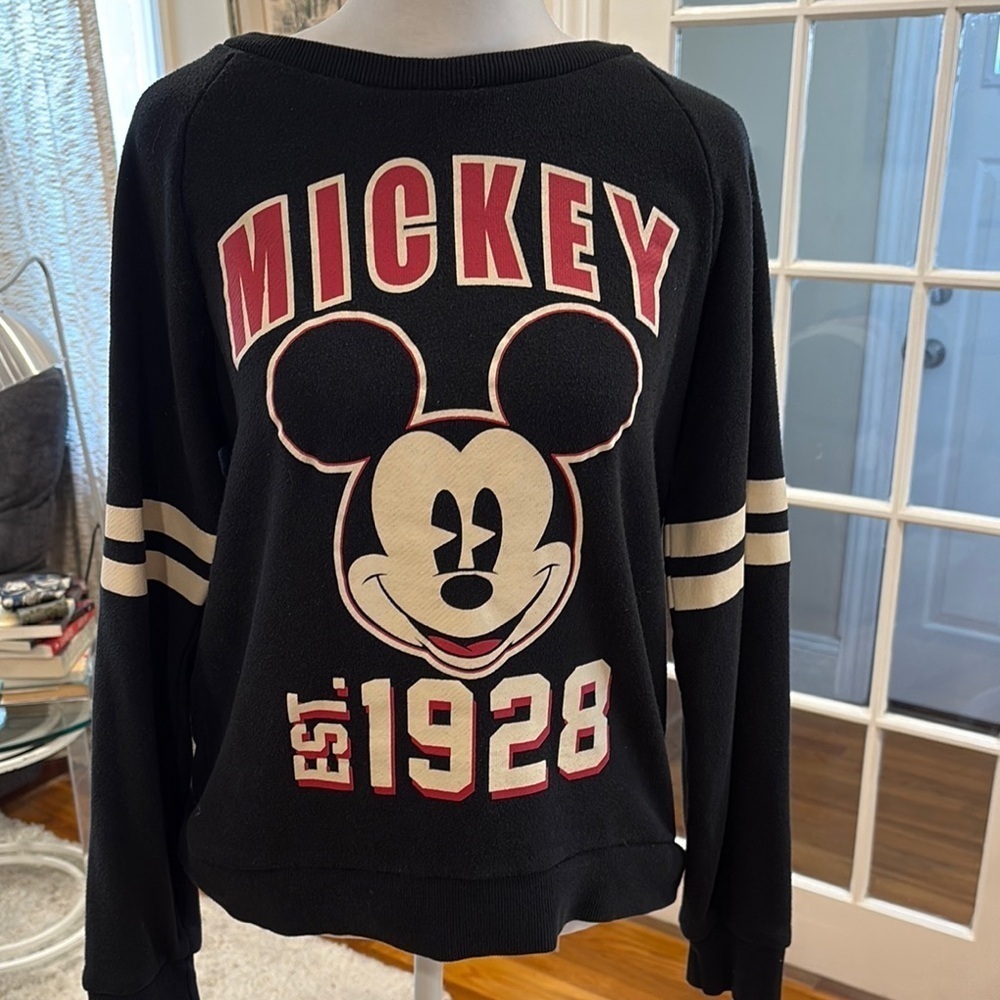 Disney Women’s Black Crew Neck Mickey Mouse Sweatshirt. Size M